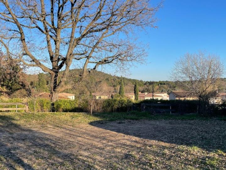 MONTAUROUX MAISON DE 102 M2 AVEC ETAGE SUR UN TERRAIN PLAT DE 752 M2 