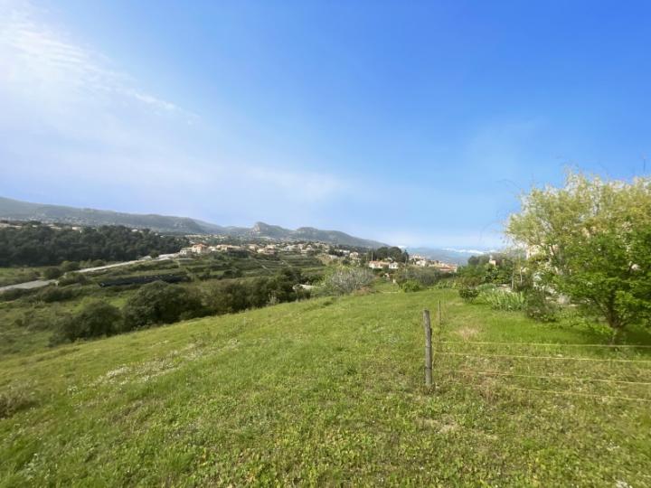 Saint Laurent du Var Maison de 120m2 avec garage sur un terrain de 1317m2 à 820 000 €